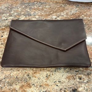 Xiao clutch magnetic closure